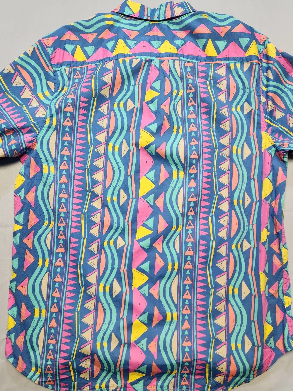 chubbies Men’s Vibrant Geometric Button-Down Shirt in Navy, Pink, Yellow & Teal - Picture 6 of 7